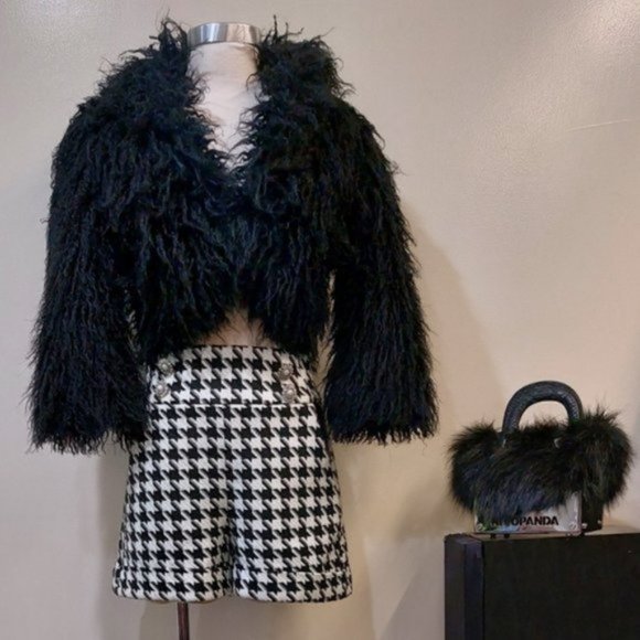 💥CHIC & SEXY💥Tweed, Leather & Buttons Shorts in Black/White Houndstooth